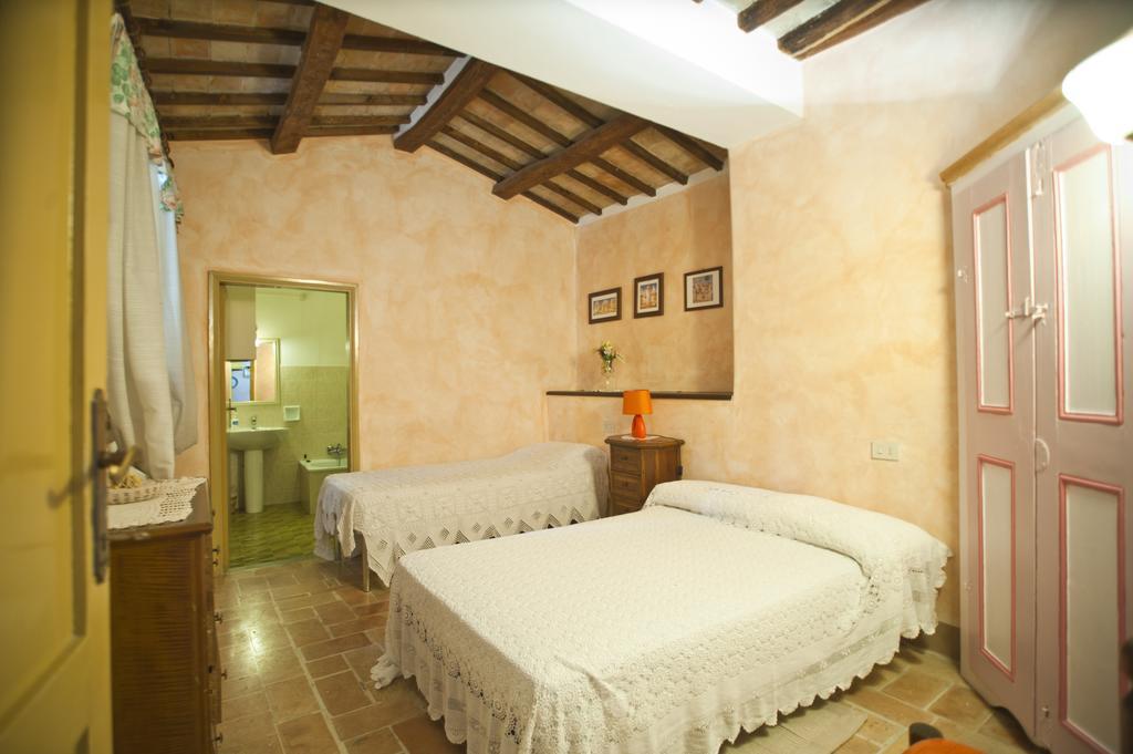 Casa Castellina Hostal Foligno Habitación foto