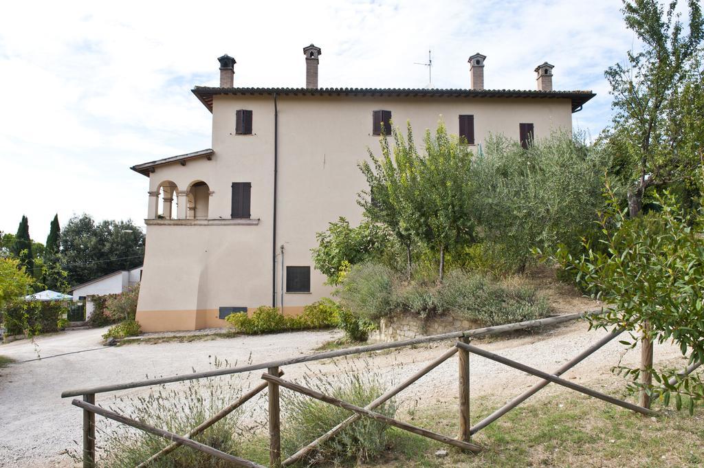 Casa Castellina Hostal Foligno Exterior foto